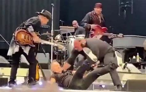 On May 1st 2014 Springsteen loses his footing in Tampa, Florida.Watch this video and find out if "The Boss" can regain his composure.#BruceSpringsteenFalls#G...